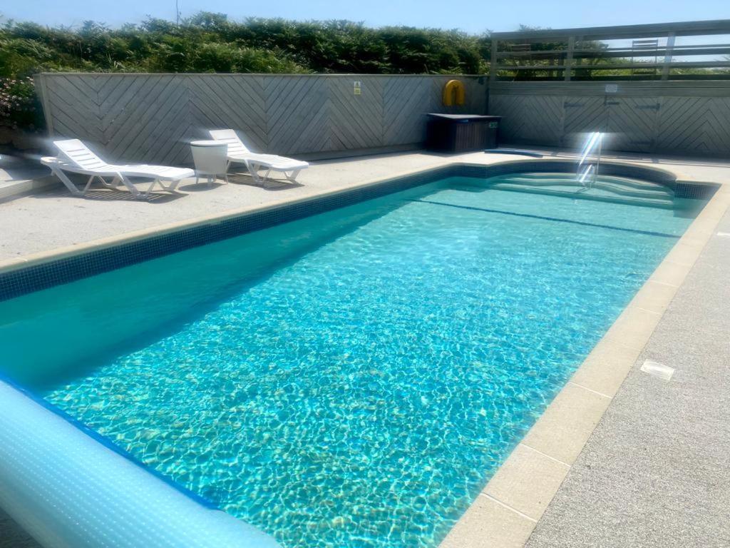 2 Bedroom Cottage Sleeps 4 With Hot-Tub, & Shared Pool Use Sennen Exterior foto